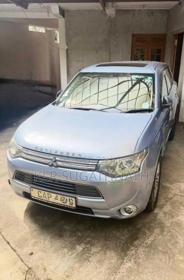 Mitsubishi Outlander G Navi 2013