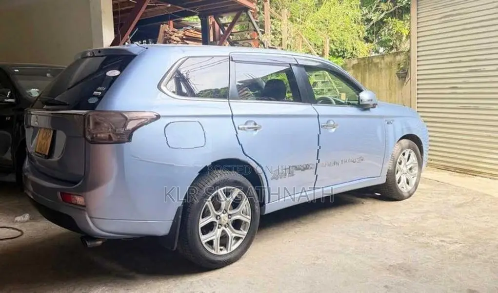 Mitsubishi Outlander G Navi 2013