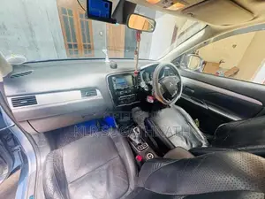 Mitsubishi Outlander G Navi 2013