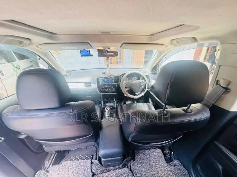 Mitsubishi Outlander G Navi 2013