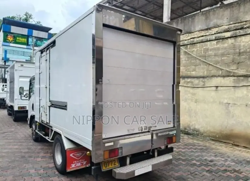 Isuzu 250 12/5 full body truck 2008