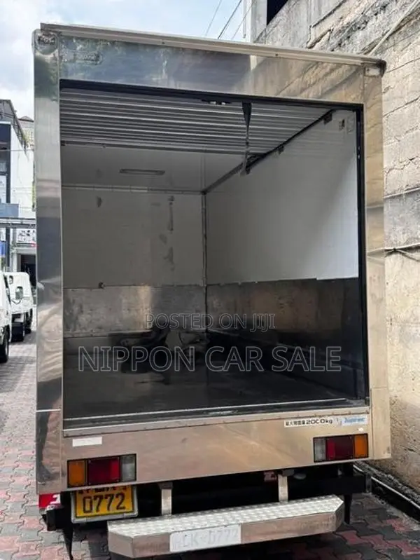 Isuzu 250 12/5 full body truck 2008