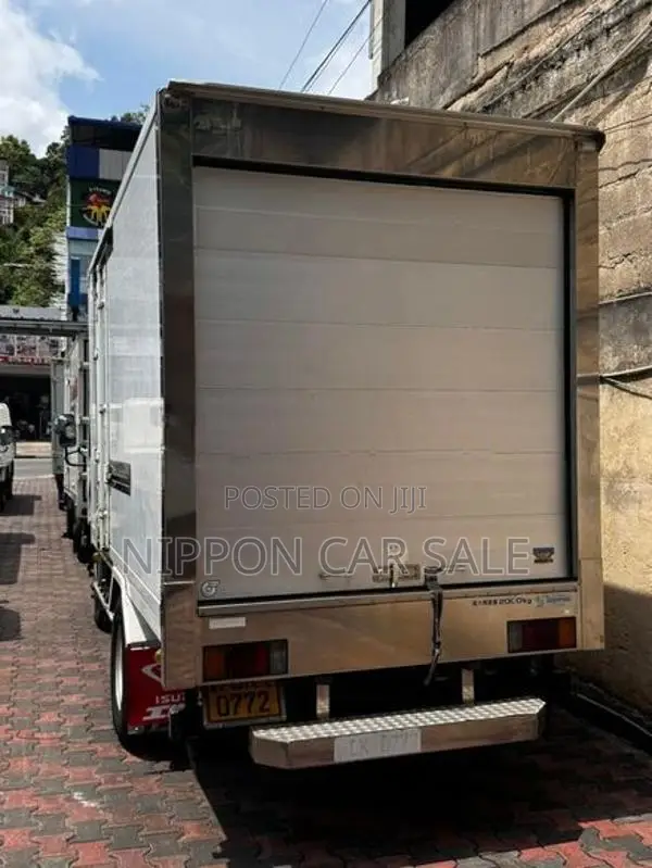 Isuzu 250 12/5 full body truck 2008
