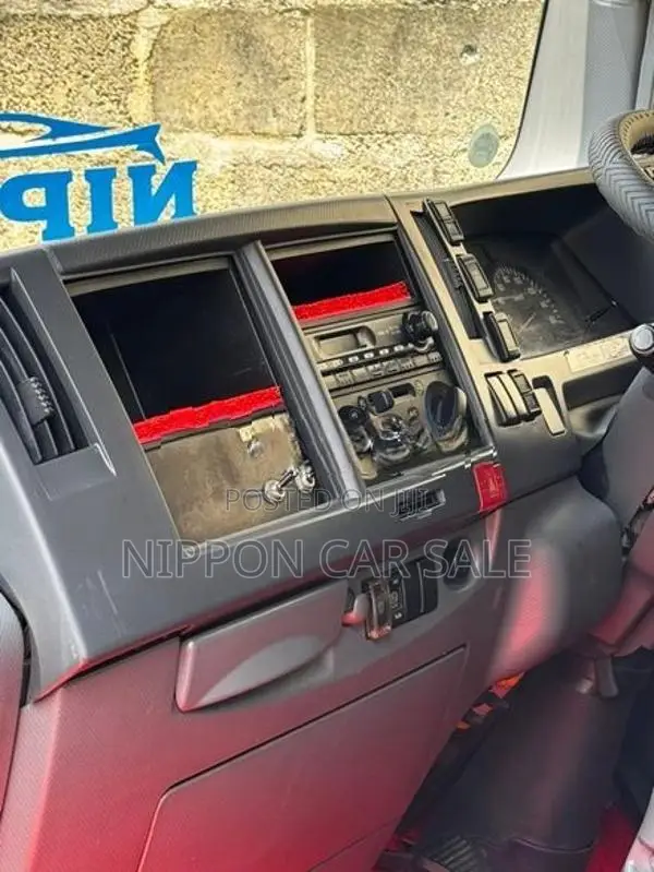 Isuzu 250 12/5 full body truck 2008