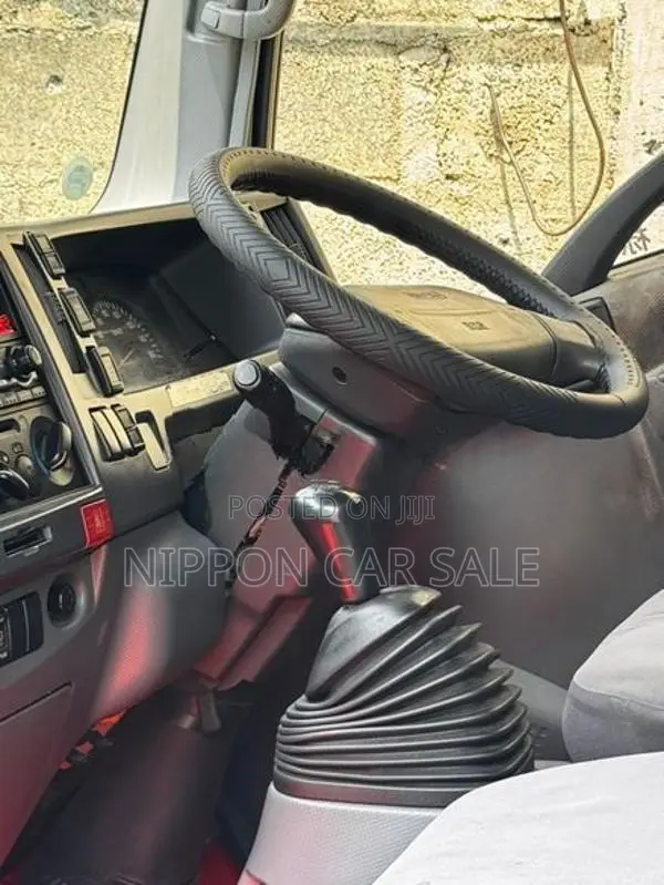 Isuzu 250 12/5 full body truck 2008