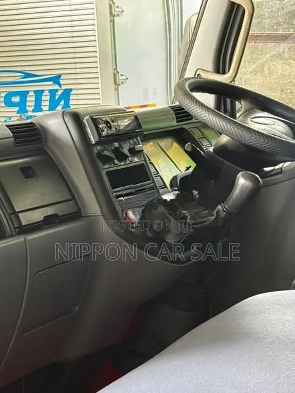 Mitsubishi Canter Single Wheel 2015