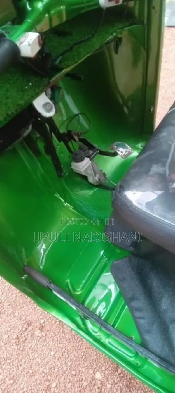 Bajaj RE 2 stroke 2023
