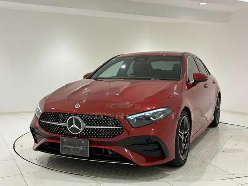 Mercedes Benz A180 Sedan AMG Line 2025