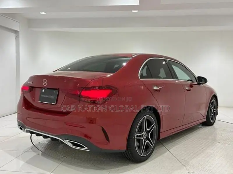 Mercedes Benz A180 Sedan AMG Line 2025