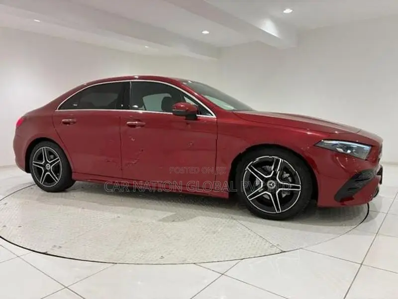 Mercedes Benz A180 Sedan AMG Line 2025