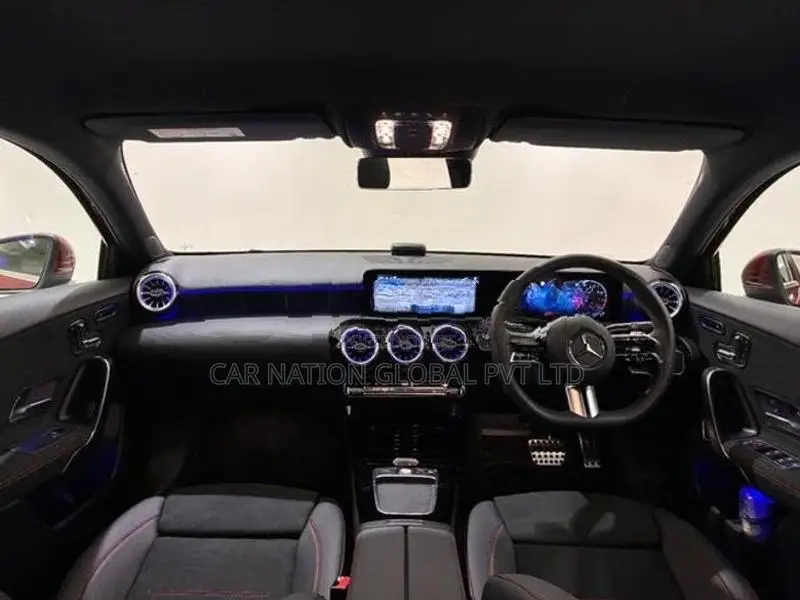 Mercedes Benz A180 Sedan AMG Line 2025