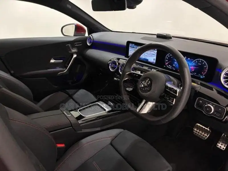 Mercedes Benz A180 Sedan AMG Line 2025