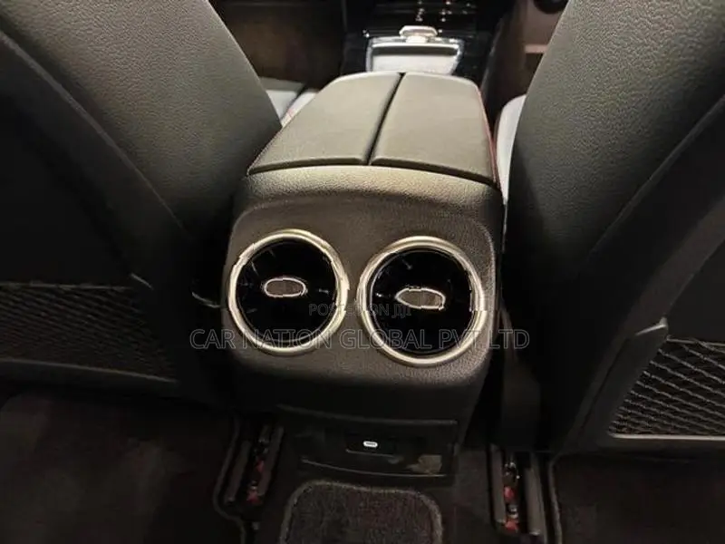 Mercedes Benz A180 Sedan AMG Line 2025