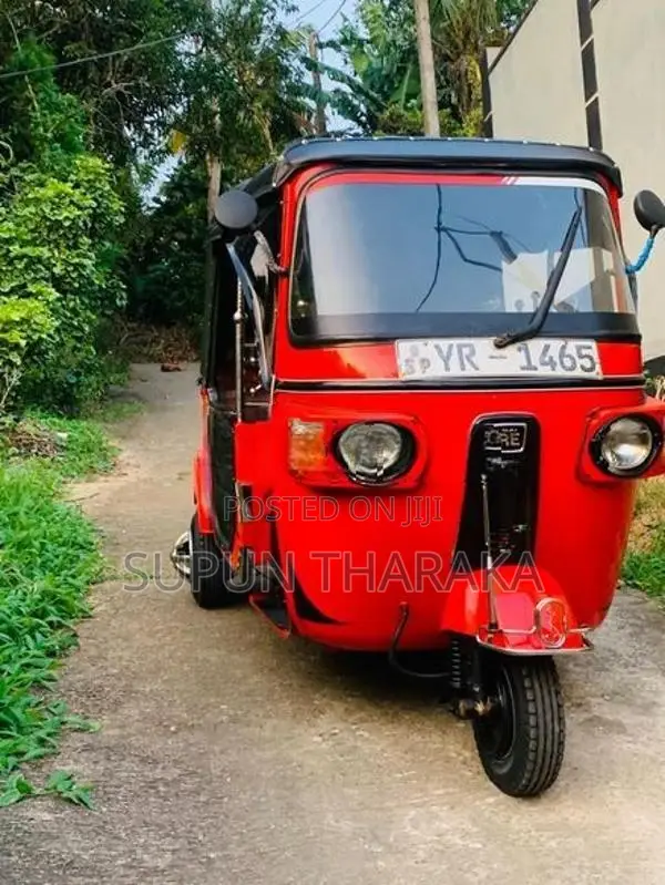 Bajaj RE 2011