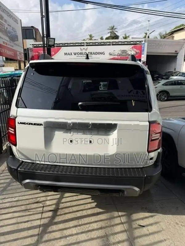 Toyota Land Cruiser VX 2026