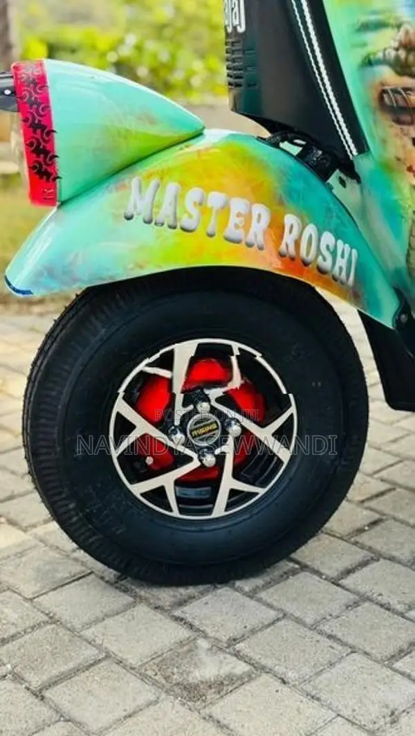 Bajaj RE 2006