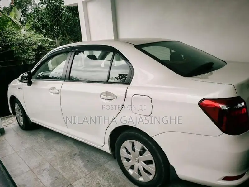 Toyota Axio 2015