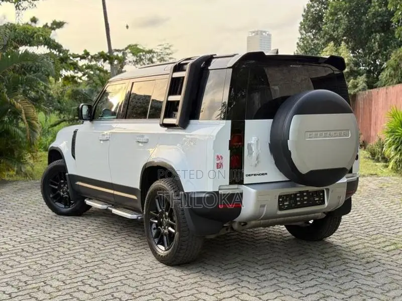 Land Rover Defender P300 X Dynamic SE 2023