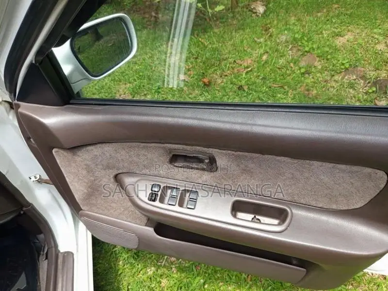 Nissan Sunny 1996