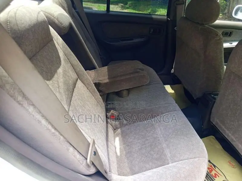 Nissan Sunny 1996