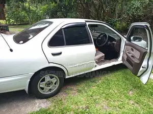 Nissan Sunny 1996