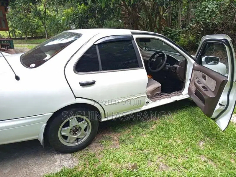 Nissan Sunny 1996