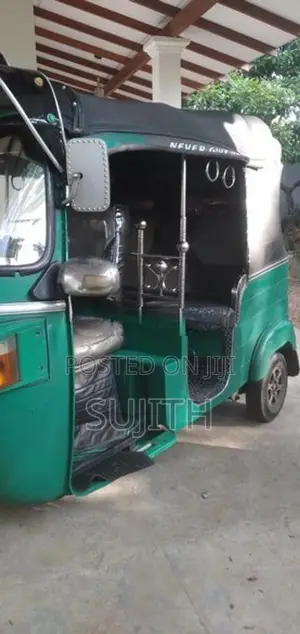 Bajaj RE 2012