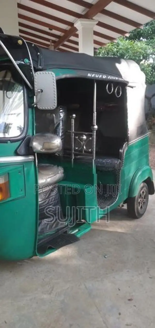 Bajaj RE 2012