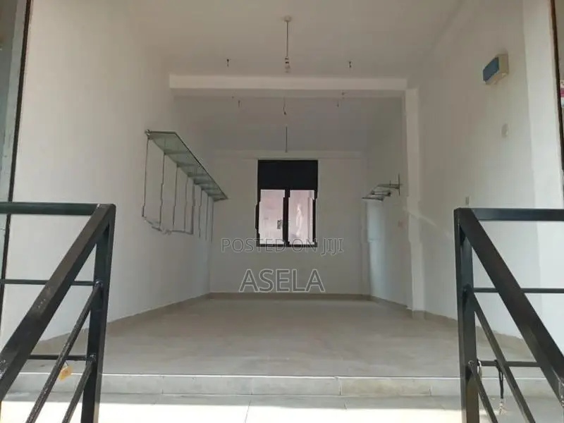 කඩ කාමරයක් කුලියට දීමට ඔරුවල