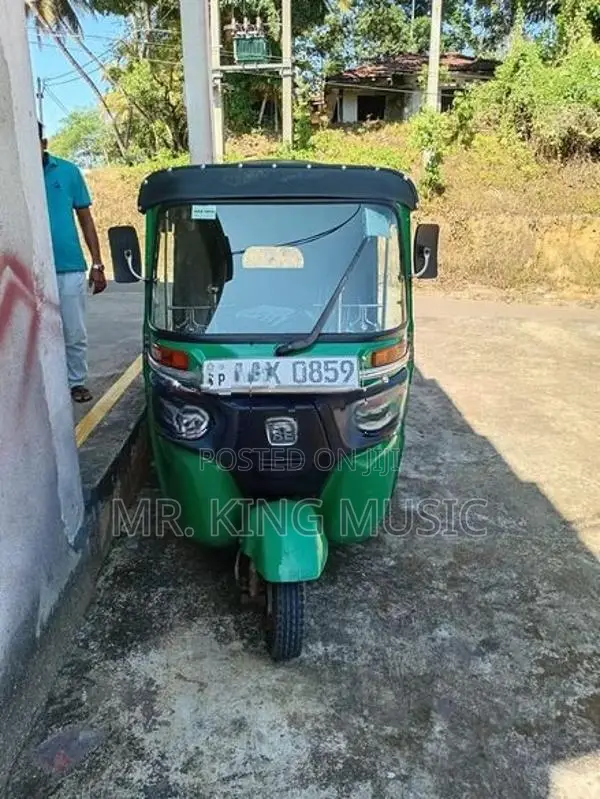 Bajaj RE Three Wheeler 2017