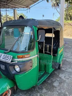 Bajaj RE Three Wheeler 2017