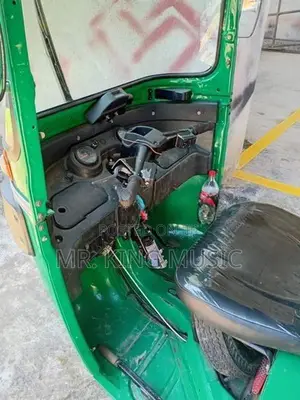 Bajaj RE Three Wheeler 2017