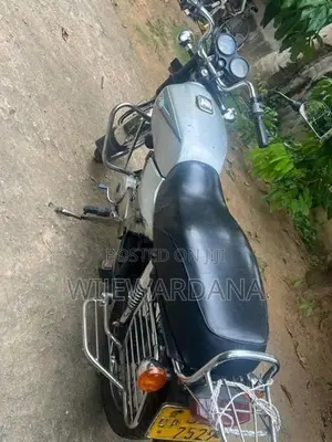 Bajaj Boxer 2005