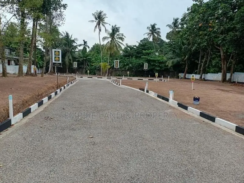 Valuable Land for Sale in Batuwatte Road Ragama