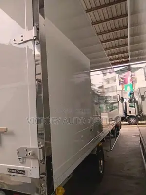 Isuzu Forward freezer 2016
