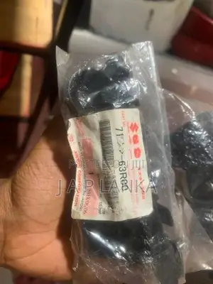 Wagon R Retainer