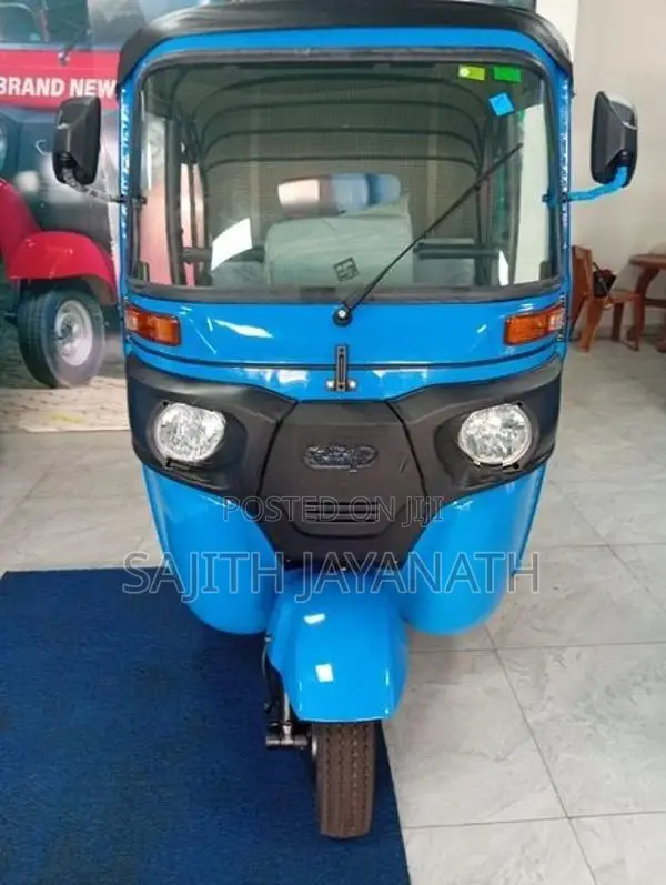 Bajaj RE (Carb) model 2026