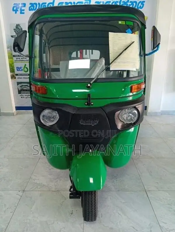 Bajaj RE (Carb) model 2026