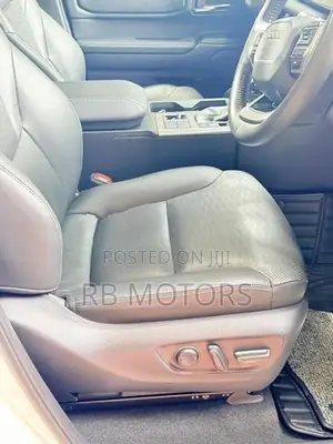 Toyota Land Cruiser Prado 250 VX 2024