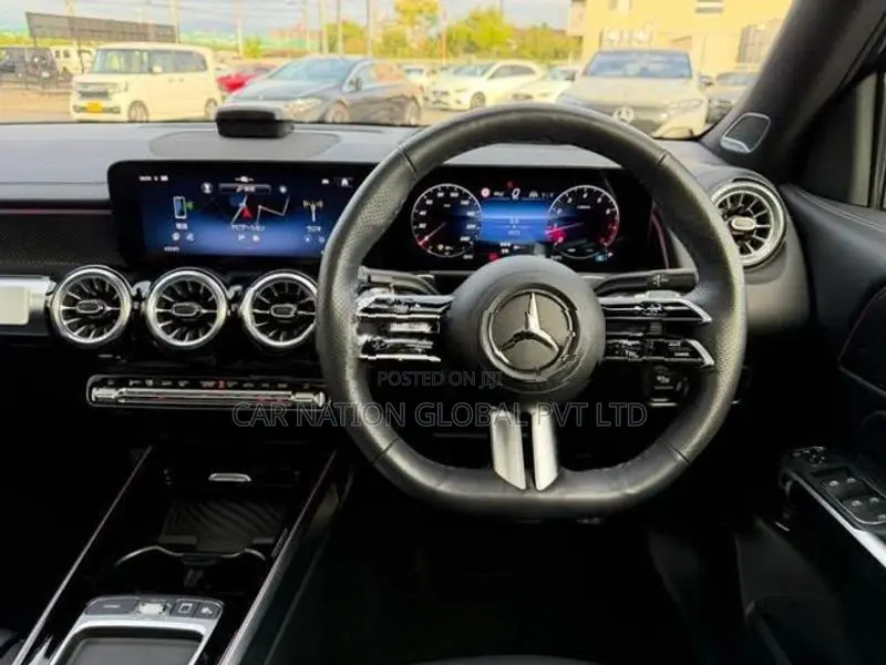 Mercedes Benz GLB 180 AMG Line 2024