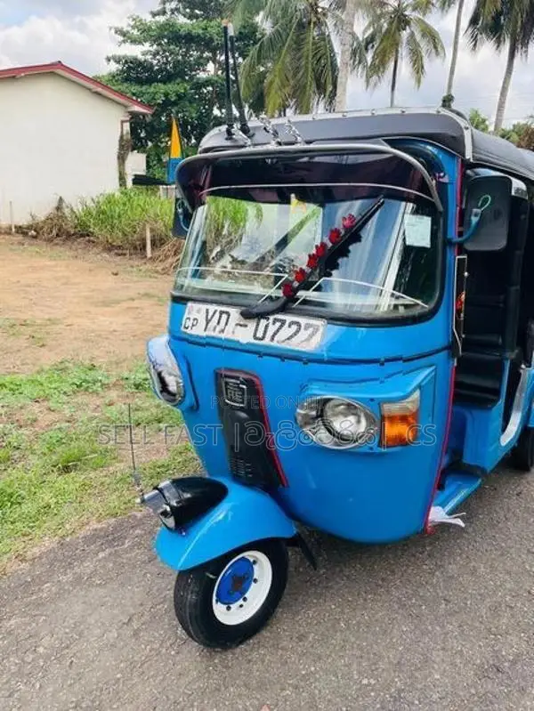 Bajaj RE 2011