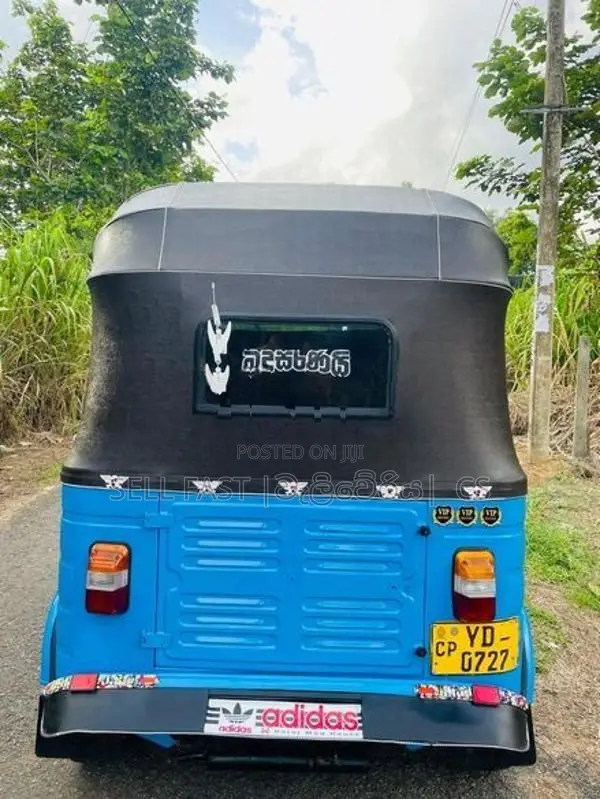 Bajaj RE 2011