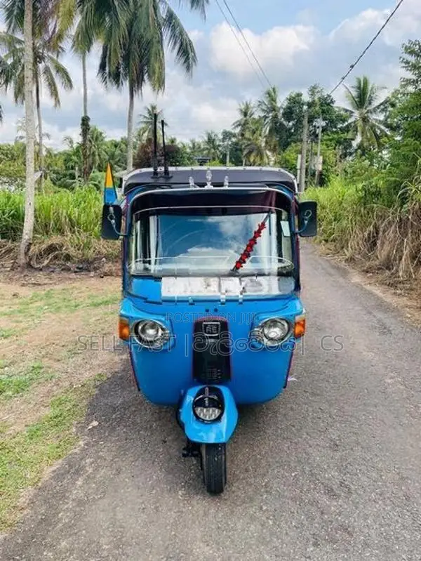 Bajaj RE 2011