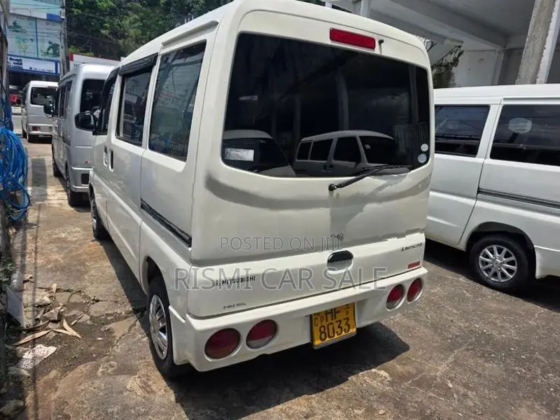 Mitsubishi Minicab 2001