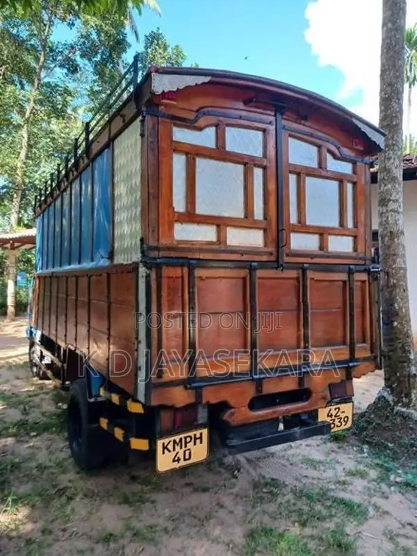 Isuzu Elf NKR 1985