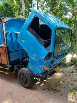 Isuzu Elf NKR 1985