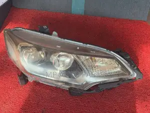 Honda Fit GP5 Xenon Head Light -W1948 Right Japan