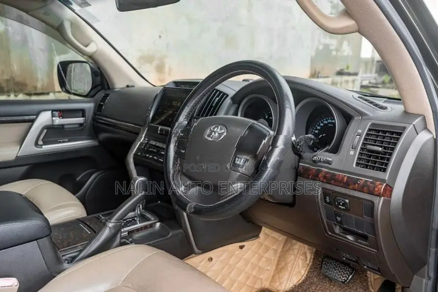 Toyota Land Cruiser V8 VX 2011