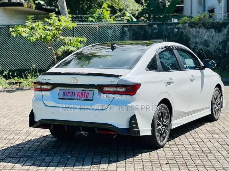 Toyota Yaris Ativ GR Sport Hybrid 2025