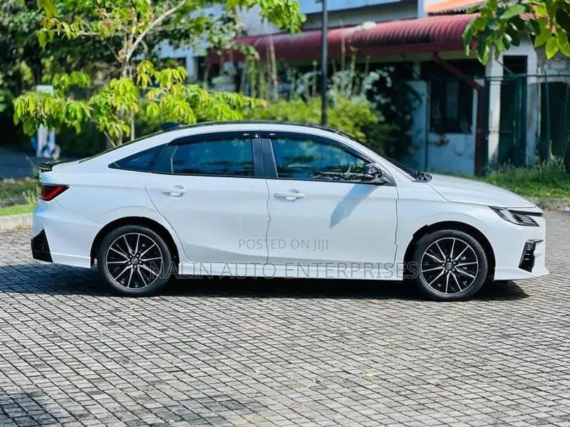 Toyota Yaris Ativ GR Sport Hybrid 2025